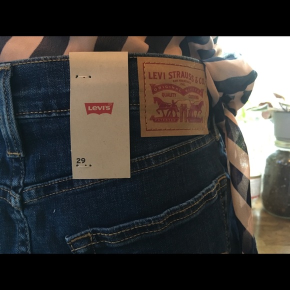 Levi’s denim skirt... - Picture 4 of 12